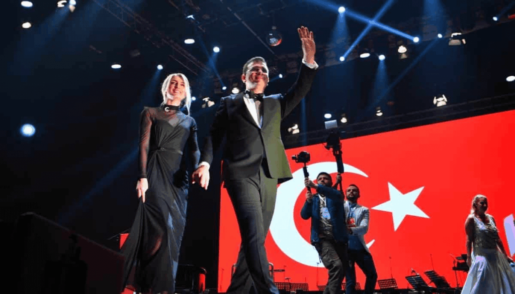 Ekrem İmamoğlu kündigte eine sehr lange Liste der vorgeschlagenen demokratischen Reformen an, um die Republik der Türkei wieder aufzubauen (in den Kommentaren)