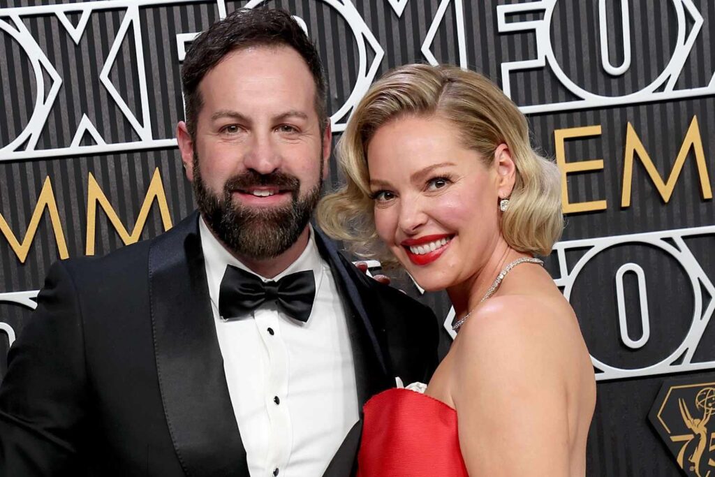 Katherine Heigl und Josh Kelley haben diese schwierigen Regeln verhängt, um ihre Kinder „ungesunde“ Telefongewohnheiten zu brechen: „Sie waren kleine Süchtige“ Katherine Heigl und Josh Kelley haben diese schwierigen Regeln verhängt, um ihre Kinder "ungesunde" Telefongewohnheiten zu brechen: "Sie waren kleine Süchtige"