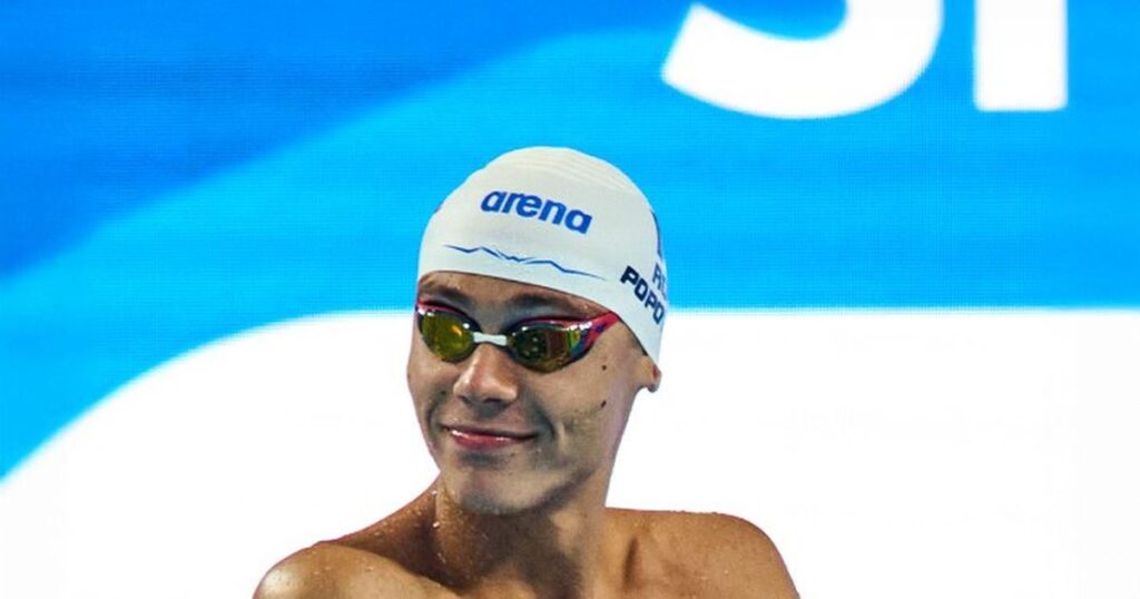 David Popovici, im Finale bei 100 m kostenlos. Der rumänische Champion hat im Halbfinale der Welt der Geburt eine ausgezeichnete Zeit erhalten. Schock: Großer Rivale Pan Zhanle hat sich nicht qualifiziert!