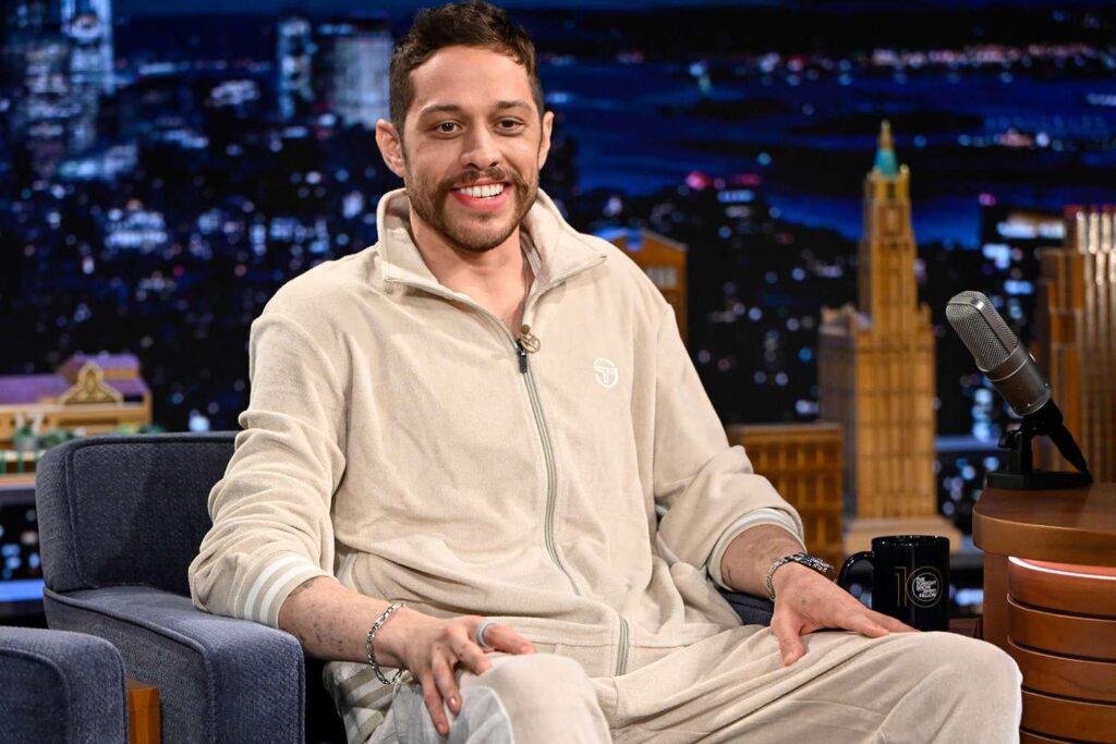 Pete Davidson gibt zu, dass er besorgt war, kein "sehr guter" Komiker zu sein, nachdem er nüchtern geworden ist