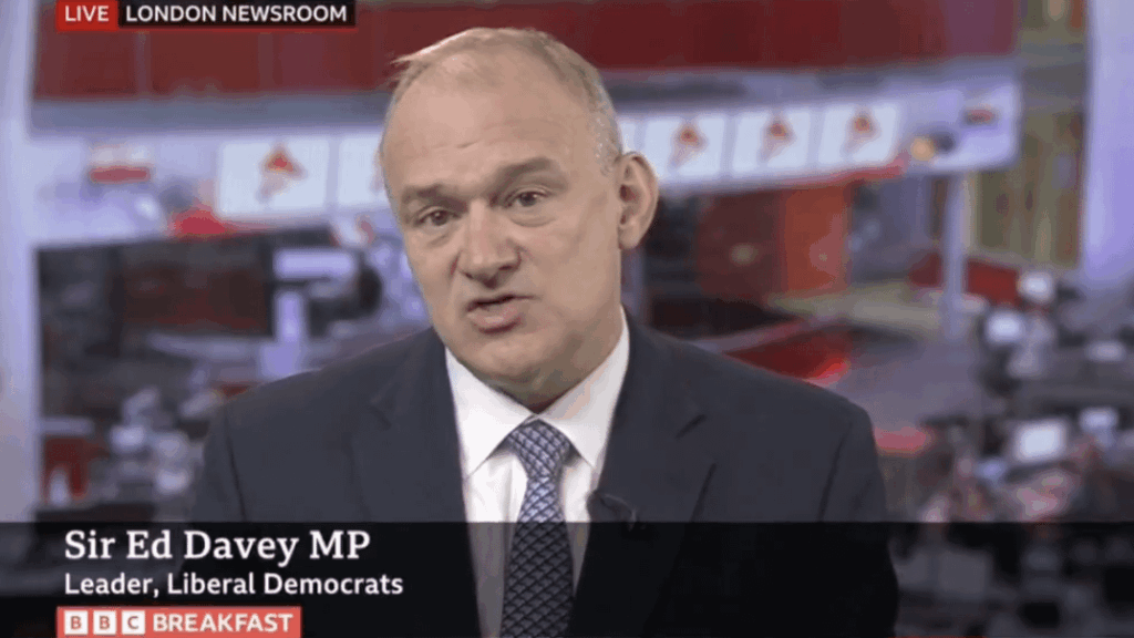 Ed Davey kritisiert BBC, weil er Nigel Farage nicht sehr gut geleistet hat