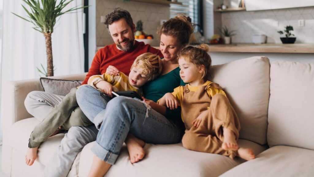 Eltern glücklicher als kinderlose Paare, aber nicht, wenn sie jung anfangen