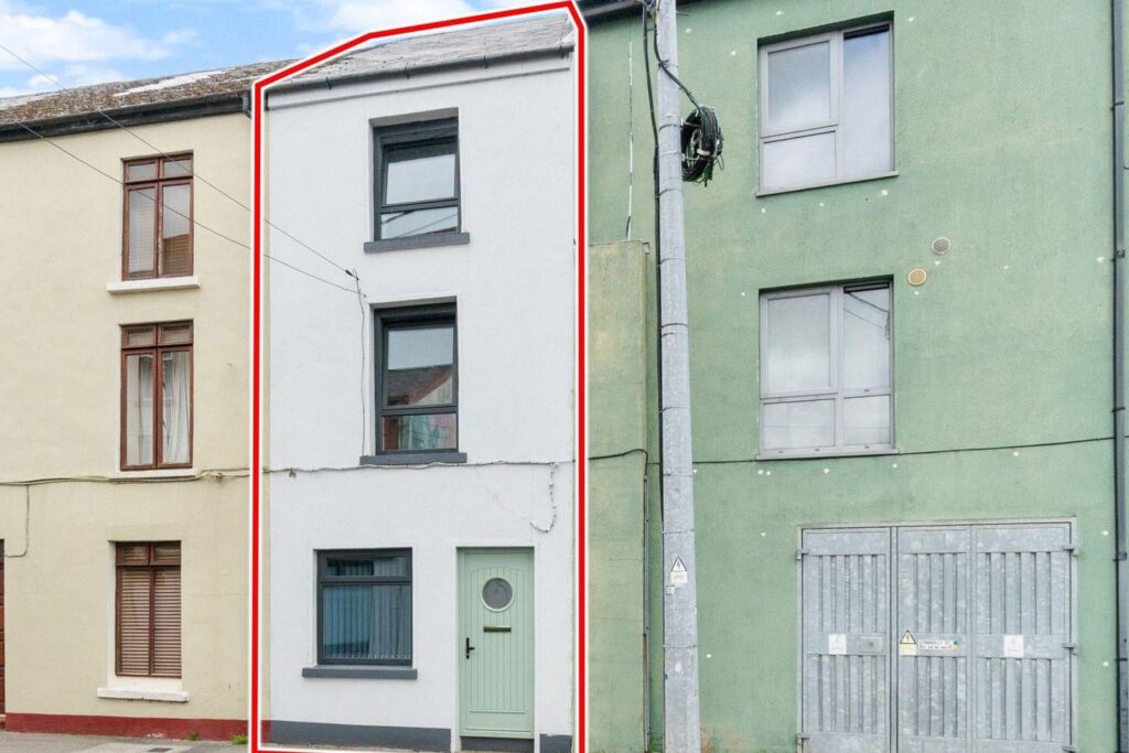 Würden Sie in einem Mordhaus leben? Sie können für den niedrigen niedrigen Preis von 235.000 €