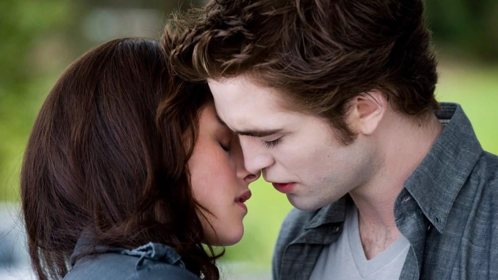 "Twilight" -Direktor sagt, Studio habe ihr einen "Mini Cupcake" gegeben, um den Erfolg des Films zu feiern: Männliche Regisseure erhalten ein "Auto oder ein Drei-Bild-Deal oder was auch immer Sie wollen"