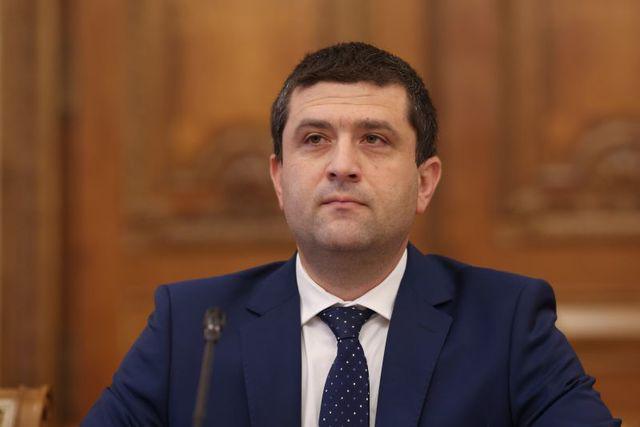 Radu Miruţţ: Ich habe mit großem Stupor entdeckt, dass das Wirtschaftsministerium in Bukarest ein Gebäude mit 54 Büros besitzt, in denen mehrere Unternehmen tätig sind, aber für 18 Jahre erhält das Ministerium keine Leu / ich die Evakuierung - Video bestellt hat - Video