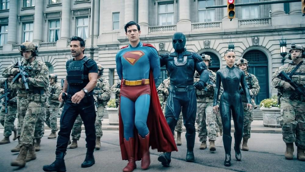 James Gunn sagt, dass 'Superman' einen 'Einwanderer aus anderen Orten stammte' und wie wir den Wert der "grundlegenden menschlichen Güte" verloren haben: "Ja, es geht um Politik".