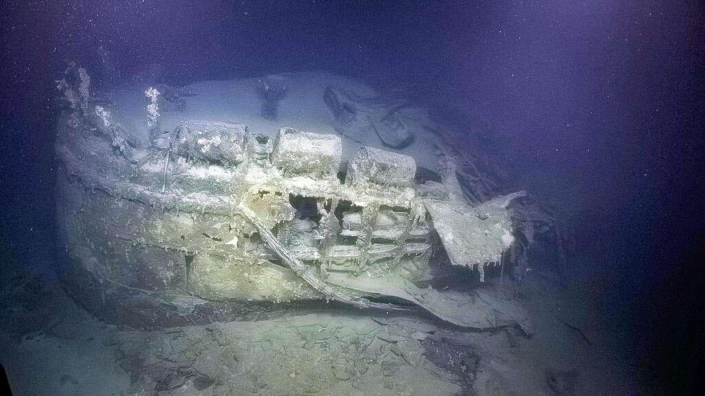 Wrack des imperialen japanischen Marine -Zerstörers des Zweiten Weltkriegs, Teruzuki, auf Meeresboden vor Guadalcanal, Salomonen; 83 Jahre nach sinkend. Der Teruzuki sank im Dezember 1942 und transportierte Vorräte an japanische Soldaten auf Guadalcanal, der größten Insel der Salomonen. Wrack des imperialen japanischen Marine -Zerstörers des Zweiten Weltkriegs, Teruzuki, auf Meeresboden vor Guadalcanal, Salomonen; 83 Jahre nach sinkend. Der Teruzuki sank im Dezember 1942 und transportierte Vorräte an japanische Soldaten auf Guadalcanal, der größten Insel der Salomonen.