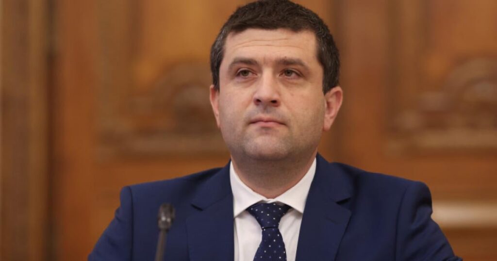 Radu Miruță: „Wir geben vor, dass wir das Gesetz ändern. Nichts ändert sich.“ Was der Wirtschaftsminister über Räte und politische Ernennungen sagt Radu Miruță: "Wir geben vor, dass wir das Gesetz ändern. Nichts ändert sich." Was der Wirtschaftsminister über Räte und politische Ernennungen sagt