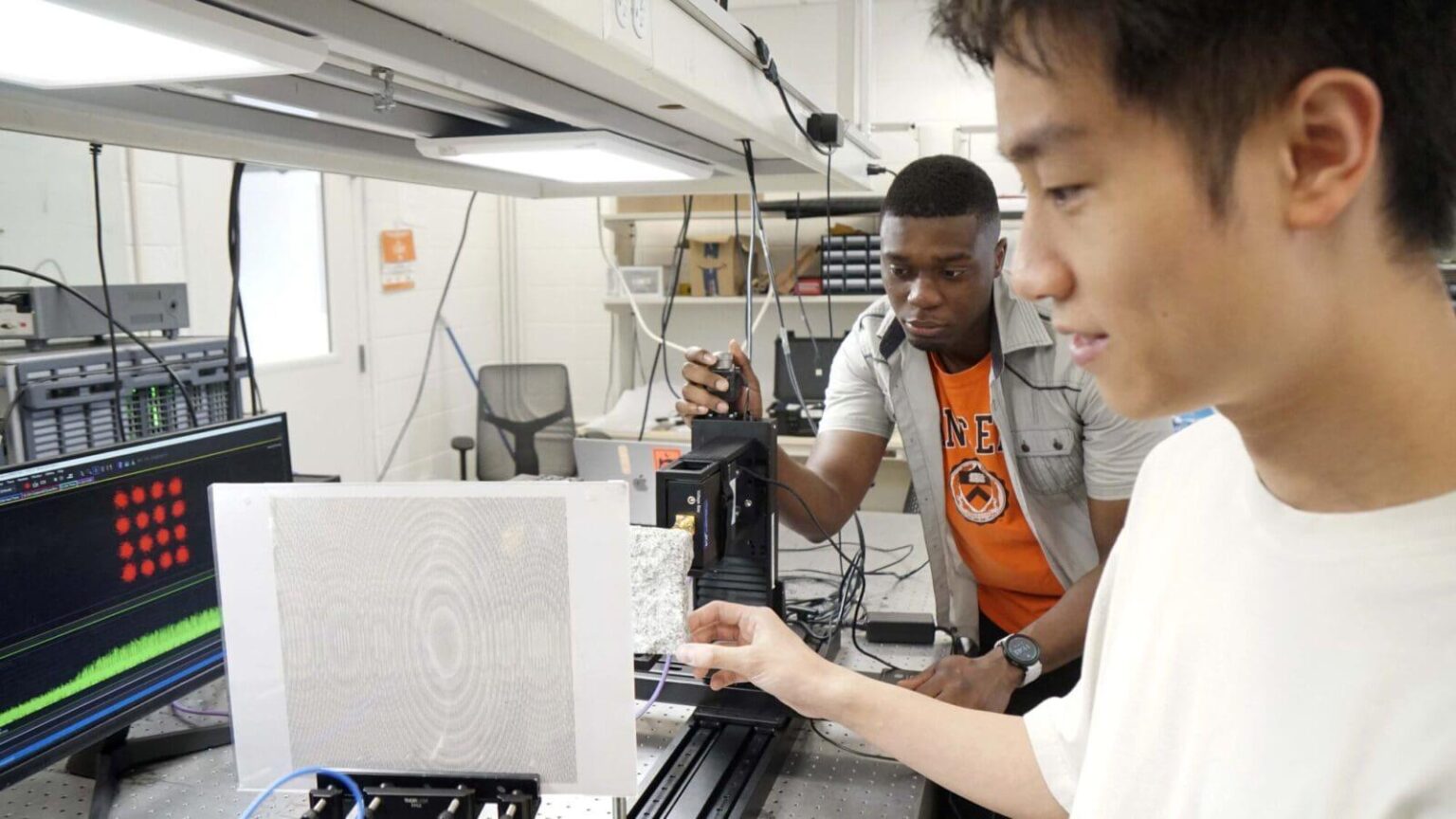 Die Forscher haben ein System vorgestellt, das drahtlose Signale der nächsten Generation steuern kann, um Hindernisse zu vermeiden