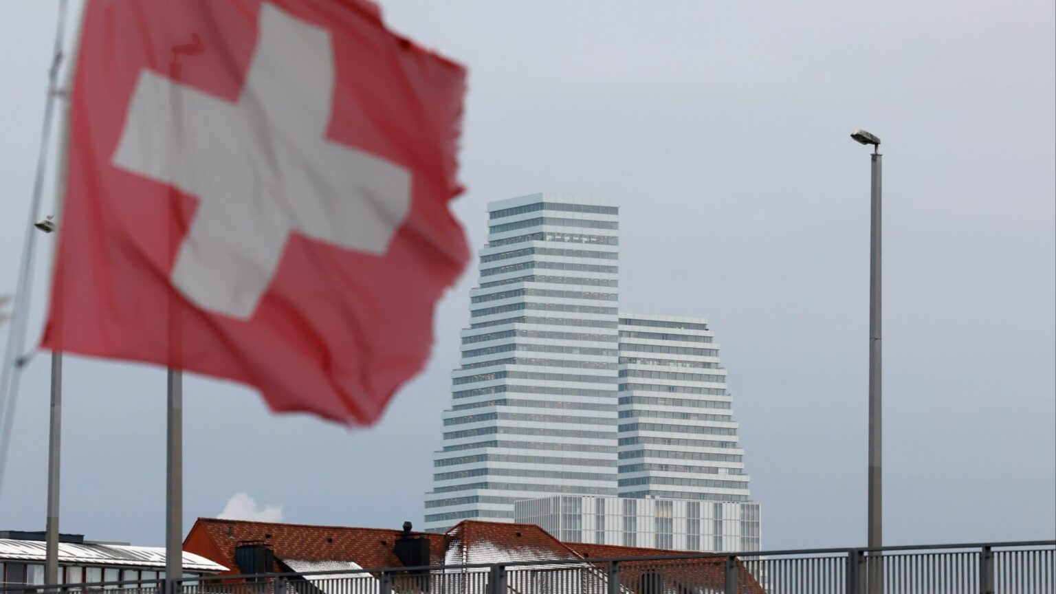 "Messer aus": Die Schweiz steigt nach dem Tarifschock des US -Tarifs in Schuld.