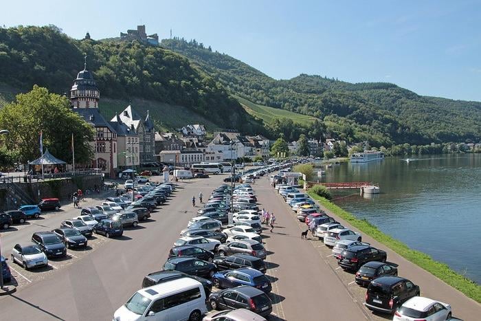 Parkfahrzeuge verstärken die städtische Erwärmung erheblich: Bericht