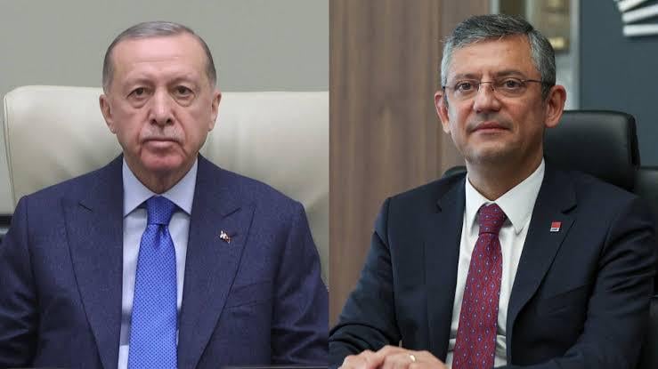 Erdoğan reichte eine Klage gegen Oppositionsführer Özgür Özel für 1 Million TL in Entschädigung ein, und gegen Özel wurde eine Untersuchung für "Beleidigung des Präsidenten" eingeleitet.