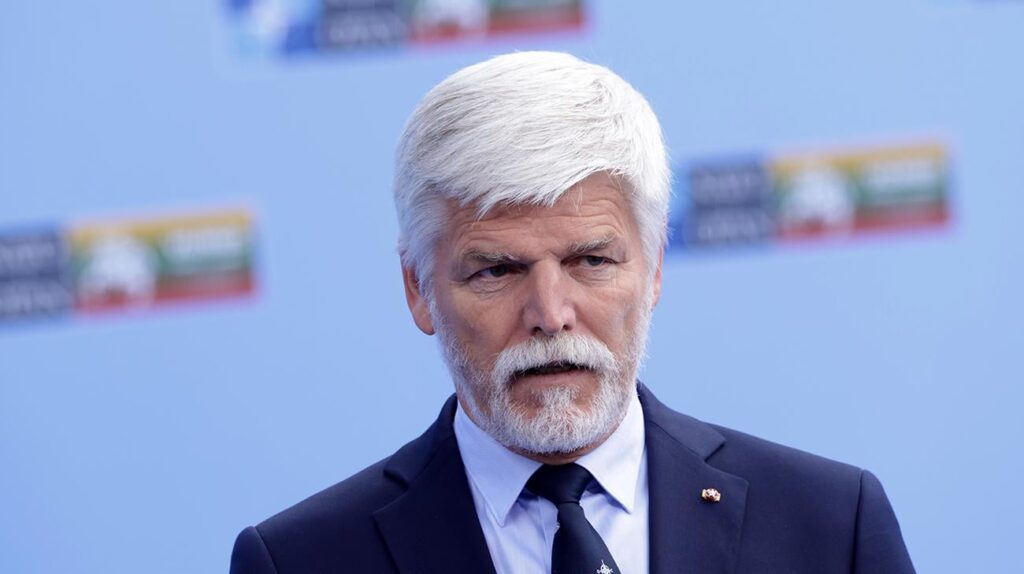 Der tschechische Präsident betrachtet die russische Besetzung von Teilen der Ukraine für das Überleben akzeptabler Preis. Er glaubt, dass es für die Ukraine unmöglich ist, in naher Zukunft alle Gebiete ohne wesentliche menschliche Verluste zu befreien. Der tschechische Präsident betrachtet die russische Besetzung von Teilen der Ukraine für das Überleben akzeptabler Preis. Er glaubt, dass es für die Ukraine unmöglich ist, in naher Zukunft alle Gebiete ohne wesentliche menschliche Verluste zu befreien.