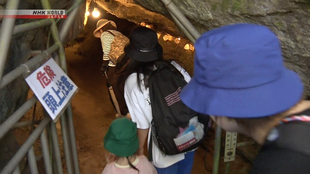 Die Kalksteinhöhle bietet eine kühle Flucht vor der Sommerhitze in Westjapan
