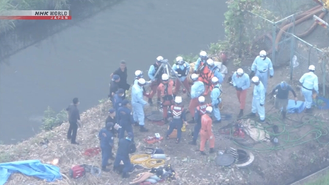 4 Arbeiter retteten, aber unbewussten Afer in Saitama ins Mannloch fallen