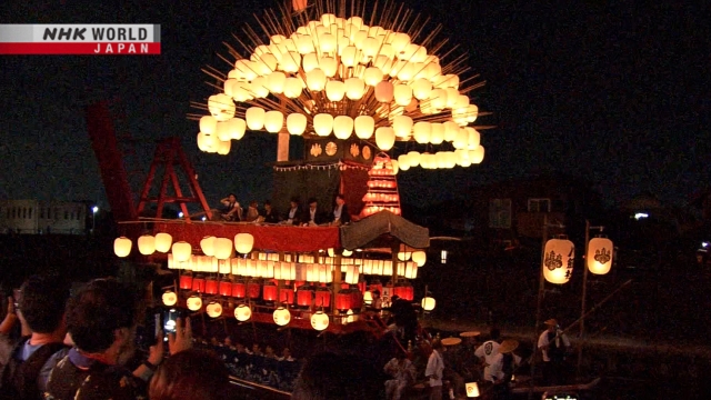 Frauen nehmen zum ersten Mal am Festival der Stadt Central Japan teil
