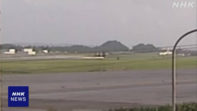 US F-15E Kampfflugzeugländer landet in Okinawa Base ohne einen seiner Räder