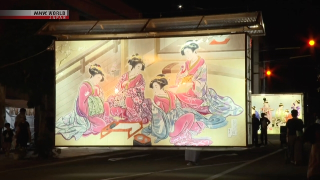 Tanabata -Papierlaternen leuchten die Nacht in Akita auf