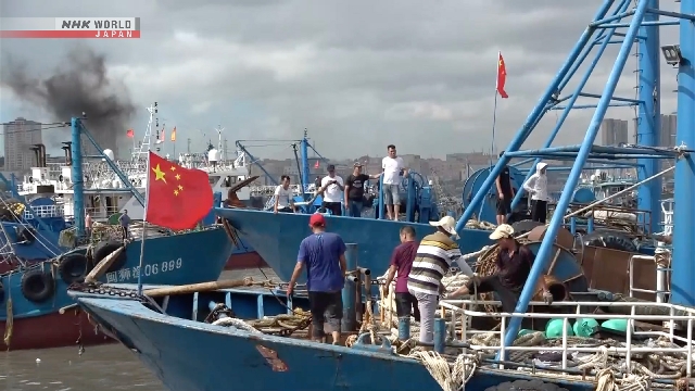 Chinesische Fischerboote fahren nach Ost, Südchinesische See