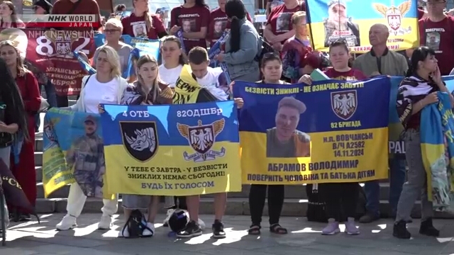 Ukrainische Familien versammeln sich in Kyiv für die Rückkehr vermisster Soldaten