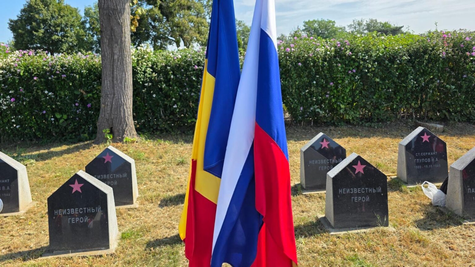 Die Flagge Russlands winkte gestern in Iasi, in der Ewigkeit: Der Moskau und der örtliche russische Botschafter hatten Lehren über "Denazifizierung der faschistischen Ukraine"