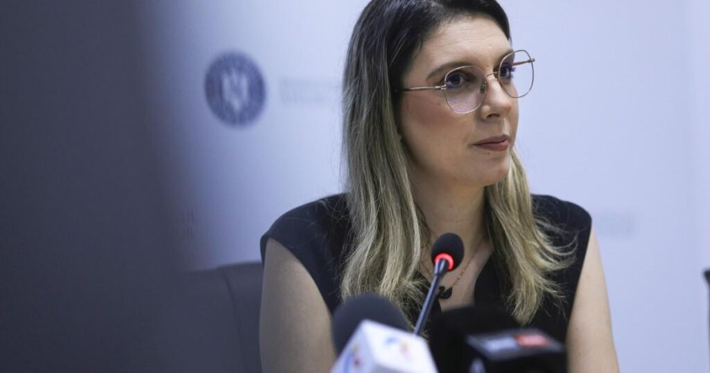 Diana Buzoianu warnt Romsilva vor der Ernennung eines neuen Regisseurs: „Sie haben den Eindruck, dass wir nicht sehen, welche Spiele spielen.“ Diana Buzoianu warnt Romsilva vor der Ernennung eines neuen Regisseurs: "Sie haben den Eindruck, dass wir nicht sehen, welche Spiele spielen."