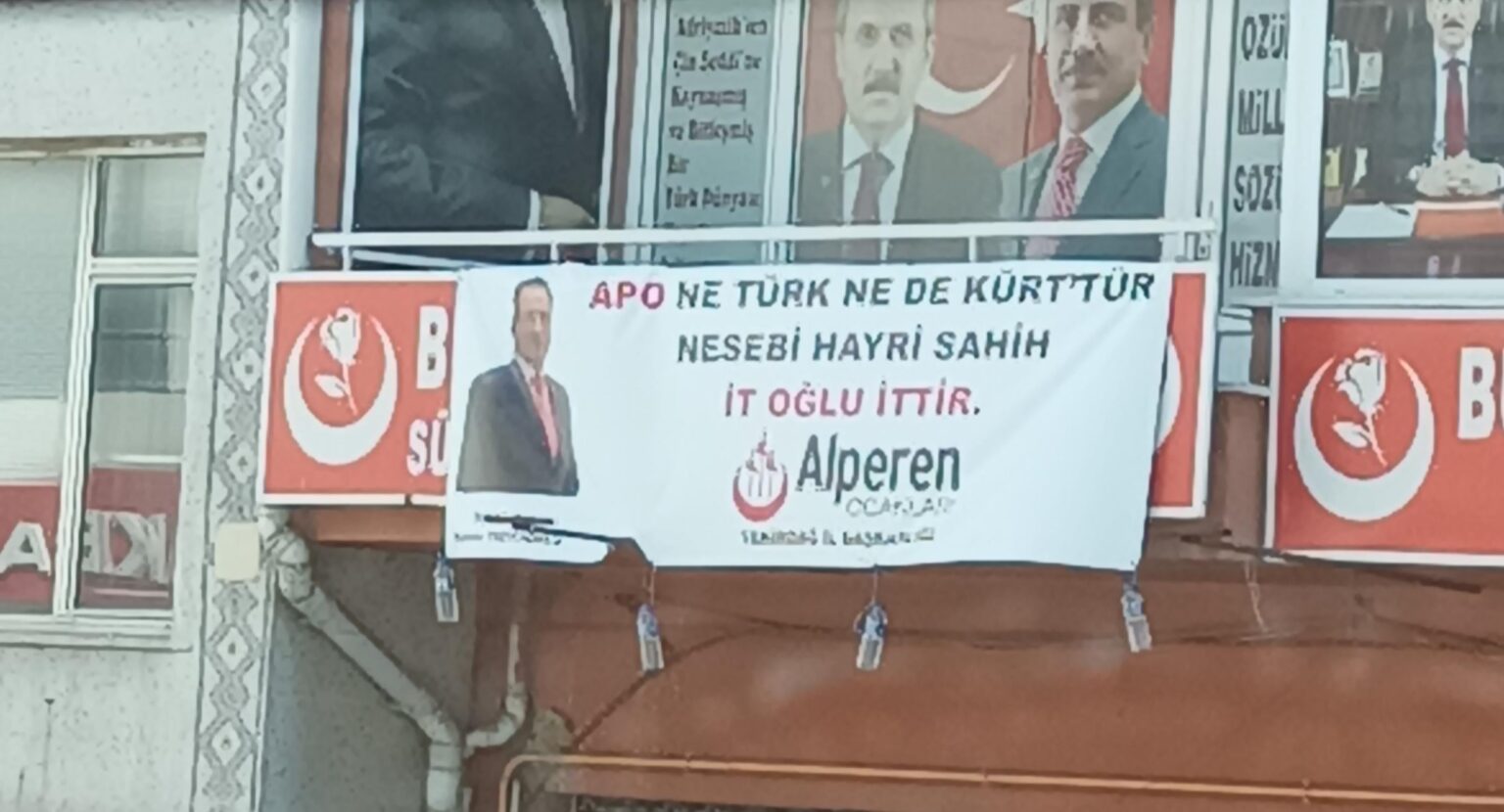 Alperöfen gefangen, während sie den APO verstreuen
