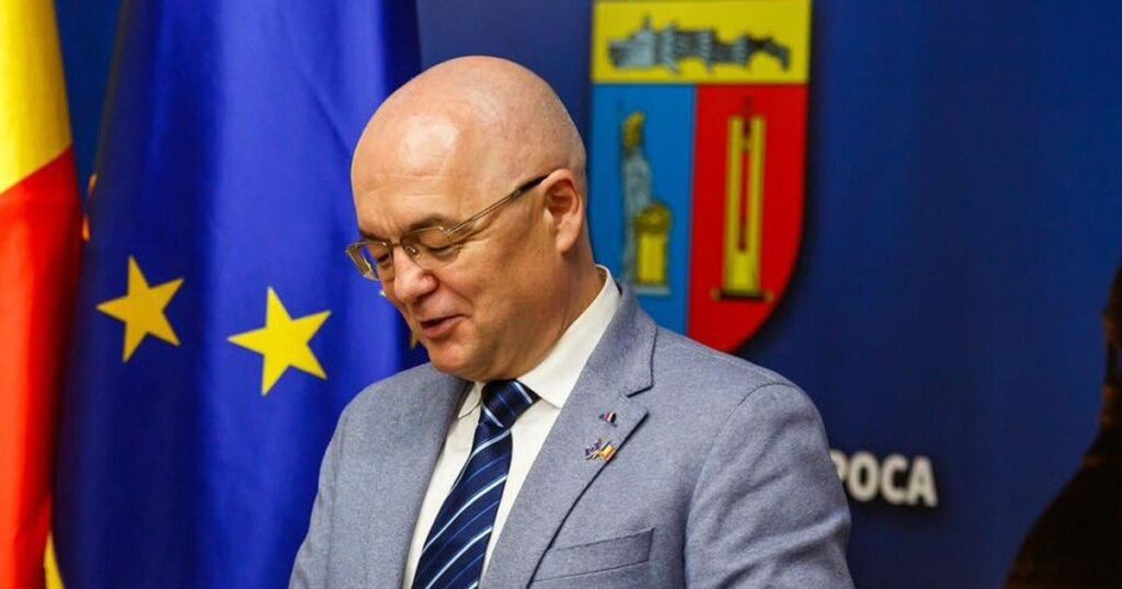 Emil Boc kümmert sich nicht um die Sparmaßnahmen, die Guven erfordert, und verabschiedet Boni für den "Zustand des Stuhls", die Fettleibigkeit und die Zusammenarbeit mit Nerven im Rathaus von Cluj-Napoca