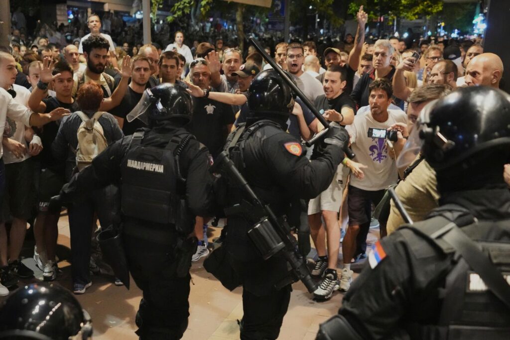 Lemonde: In Serbien hat sich die Protestbewegung gewalttätig geworden, die durch staatliche Provokationen ausgelöst wurde Lemonde: In Serbien hat sich die Protestbewegung gewalttätig geworden, die durch staatliche Provokationen ausgelöst wurde
