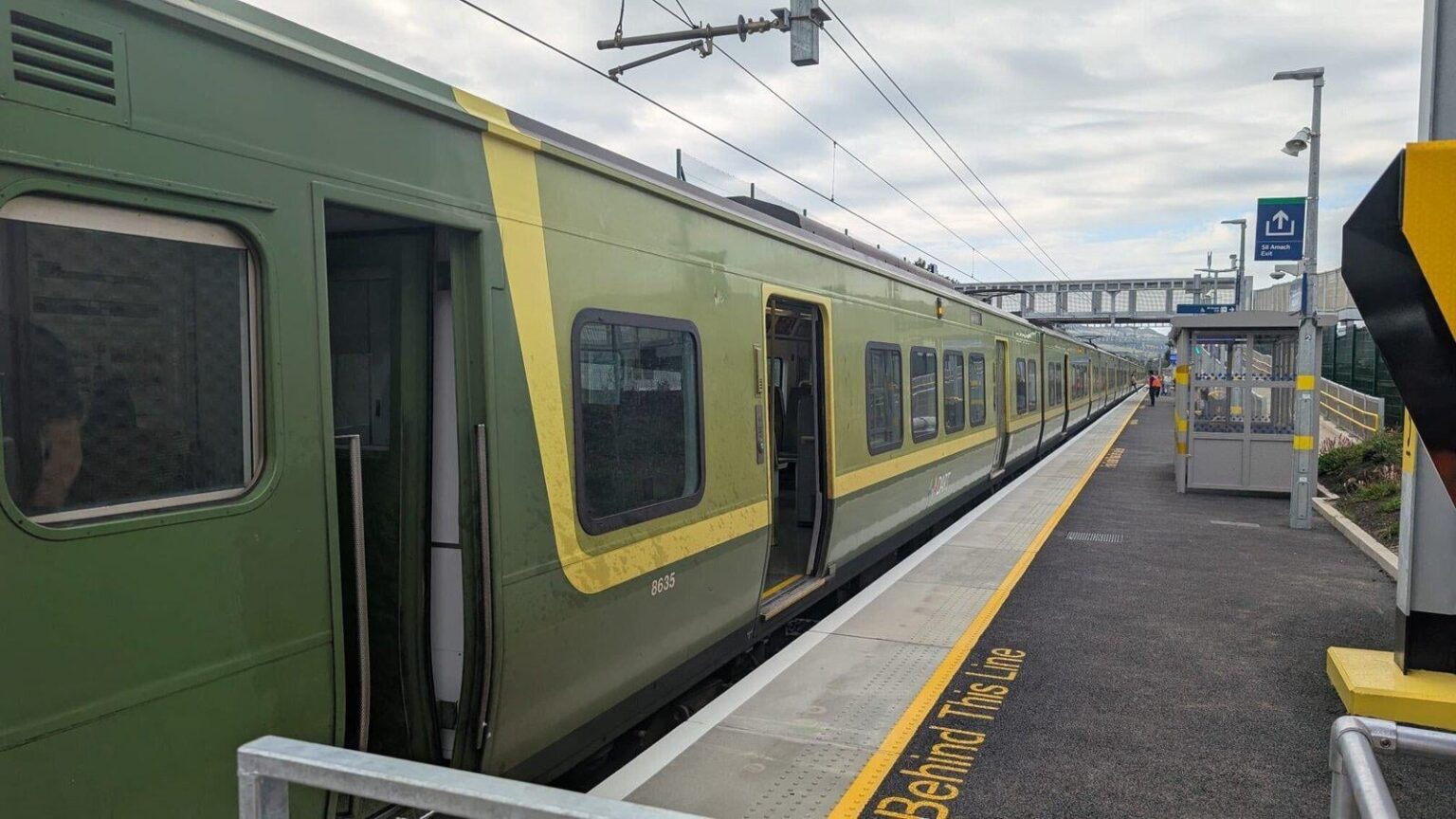 New Dart Station Woodbrook eröffnet in Dublin