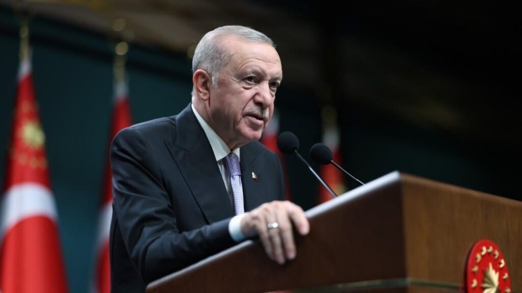 Erdogan vergibt 9 Menschen Erdogan vergibt 9 Menschen