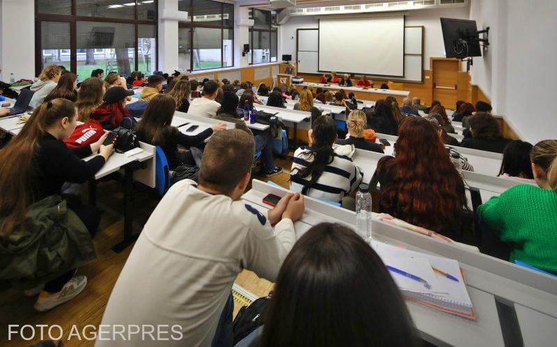 Student -Stipendien 2025 Rückgang des Blocks durch Kürzung des Budgets durch das Ministerium, nur während der Kurse und für diejenigen mit Steuern / für zukünftige Lehrer gestoppt werden, sinken 1.500 Lei / Verschwinden die Exzellenzbörsen