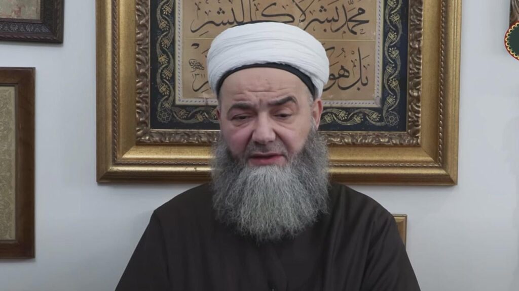 CÜBBELI Ahmet: Ich konnte nicht anders, als zu denken, wenn sie das Diplom aus dem Lebensmittelgeschäft genommen hatten, stellte sich heraus, dass viele von ihnen falsch waren.