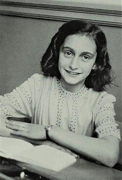 An diesem Tag, vor 81 Jahren, wurden Anne Frank und ihre Co-Hiders von den Nazis gefangen genommen