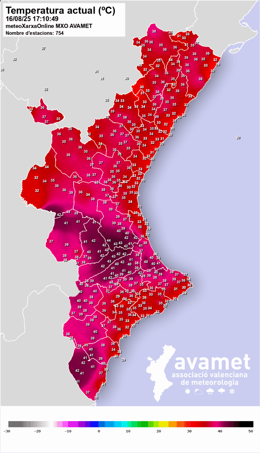 Die Valencianische Gemeinde Spanien kocht gerade. Fast 45 ° C in der Nähe des mediterranen Meeres.
