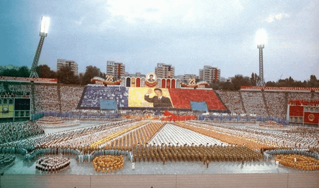 Old Ceaușescu füllte auch sein Land mit Stadien und einem Palast ...