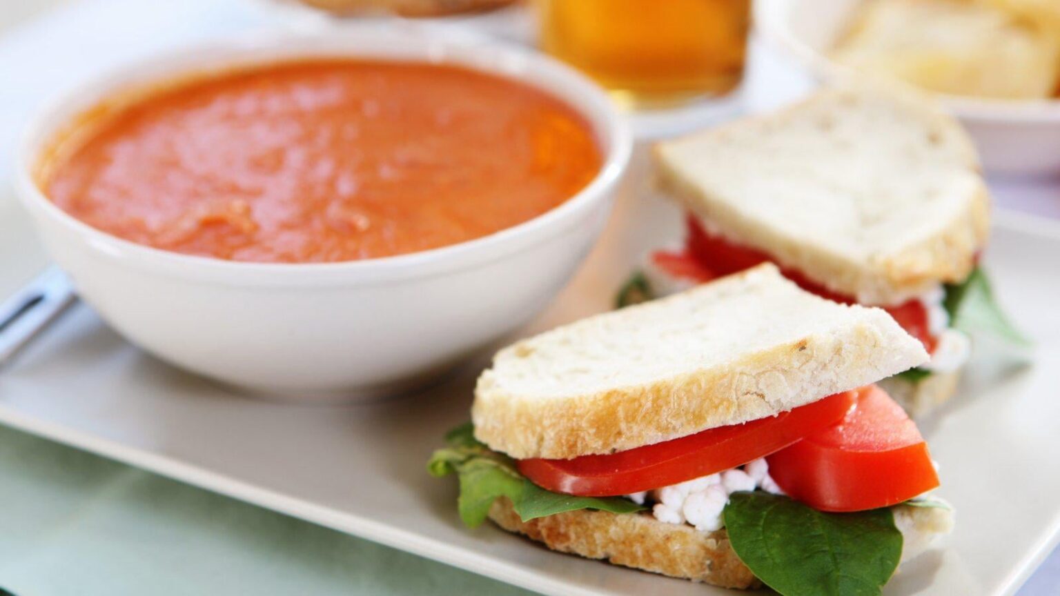 Die Kosten für eine Suppe und ein Sandwich für 17,50 € abbauen