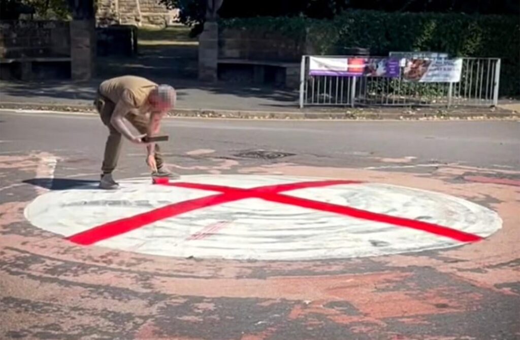Wie wissen die Menschen in Großbritannien nicht, dass sie so programmiert werden, dass sie genau das tun, was die Regierung will? Wie wissen die Menschen in Großbritannien nicht, dass sie so programmiert werden, dass sie genau das tun, was die Regierung will?