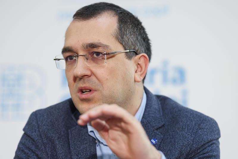 Das Gericht kehrt die Entscheidung im PSD -Vlad Voiculescu -Krieg um, durch den der MdEP Schadensersatz für die Posten mit „den Milliarden aus Impfstoffen gestohlen“ wurde. Das Gericht kehrt die Entscheidung im PSD -Vlad Voiculescu -Krieg um, durch den der MdEP Schadensersatz für die Posten mit "den Milliarden aus Impfstoffen gestohlen" wurde.