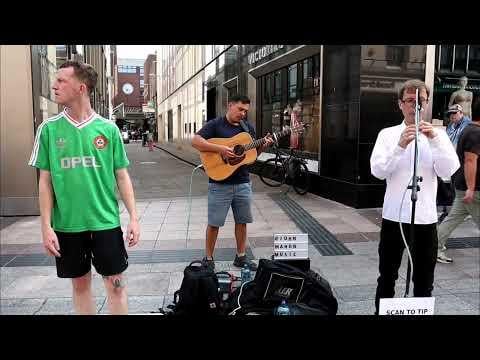 Die irische Kultur ist lebendig und gut! Eine schöne Szenewechsel von den üblichen Buskern. Diese Jungs sind böse.