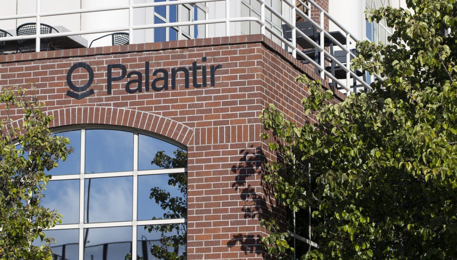 Palantir ist auf dem besten Weg, Europa zu erobern. Das umstrittene US -amerikanische Tech -Unternehmen hat langjährige Beziehungen zu vielen Behörden in der gesamten EU.