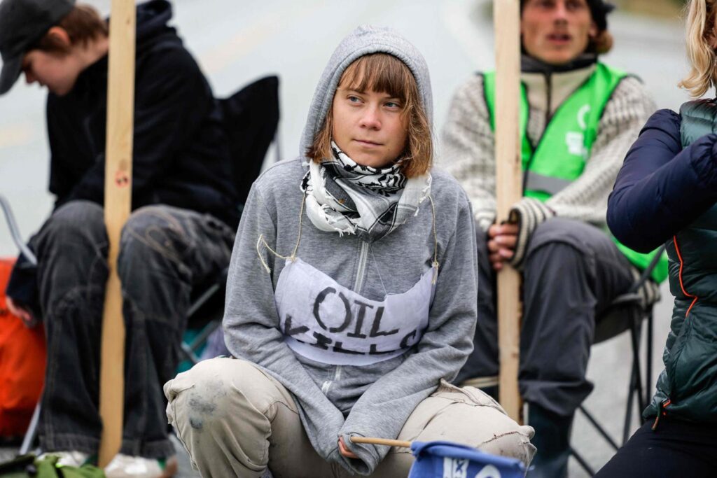 Greta Thunberg und Klimaaktivisten blockieren die Norwegenölraffinerie