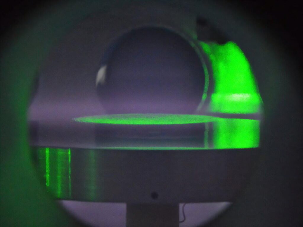 KI enthüllt unerwartete neue Physik im staubigen Plasma
