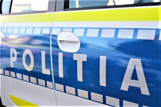Frau, die in Sektor 3 der Hauptstadt / des Opfers auf einer Straße gestochen wurde, ist im Krankenhaus, wobei der Angreifer festgenommen wird / er wird wegen versuchten Mordes beschuldigt