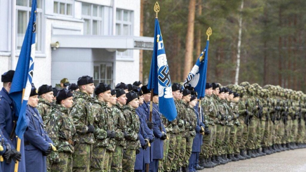 Finnland wird Hakenkreuze aus den Flaggen der Luftwaffe entfernen, um mit westlichen Verbündeten „Unbeholfenheit“ zu vermeiden Finnland wird Hakenkreuze aus den Flaggen der Luftwaffe entfernen, um mit westlichen Verbündeten „Unbeholfenheit“ zu vermeiden