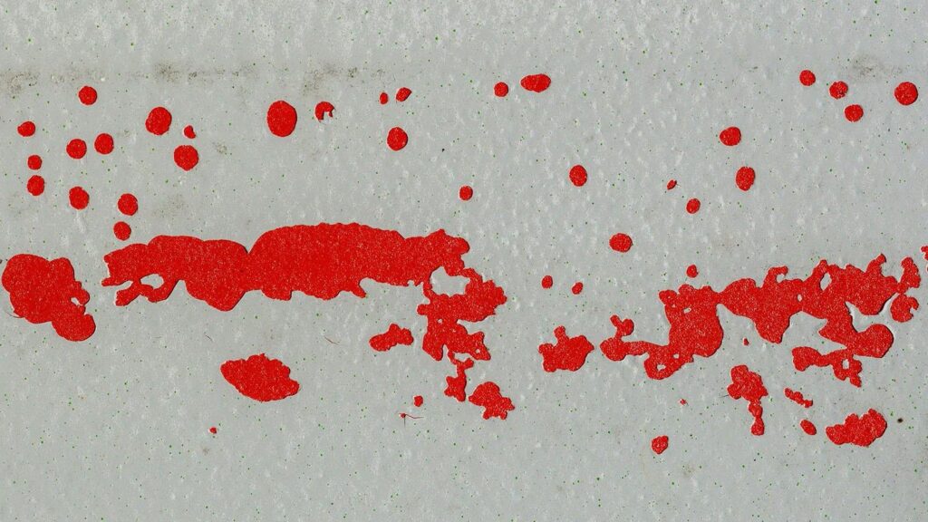 Die Studie zeigt, wie Blut, das unterschiedliche Baumwollstoffe trifft