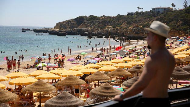 Die neuen Touristenstrafen, die Europa fegten