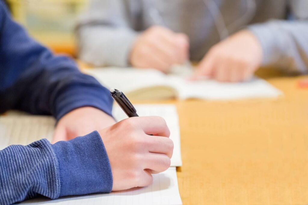 Japanische Schüler kämpfen mit Tests vom Typ Beschreibung und "schreiben ihre Gedanken auf eine Weise, die andere verstehen können".