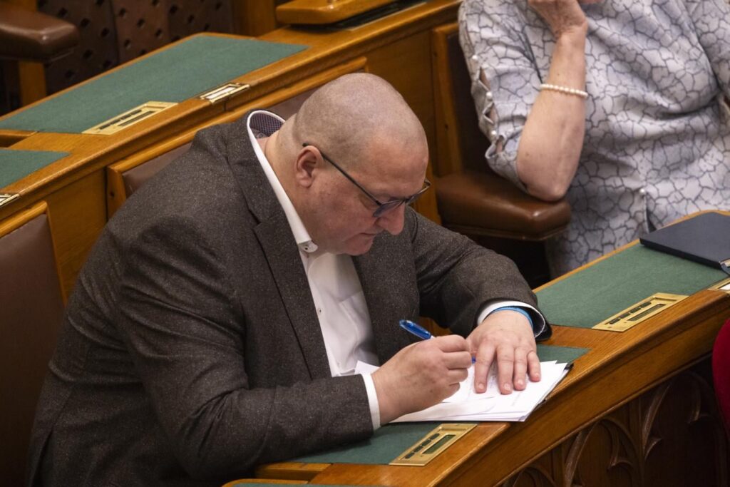 Szilárd Németh mit der mutmaßlichen Steuererhöhung
