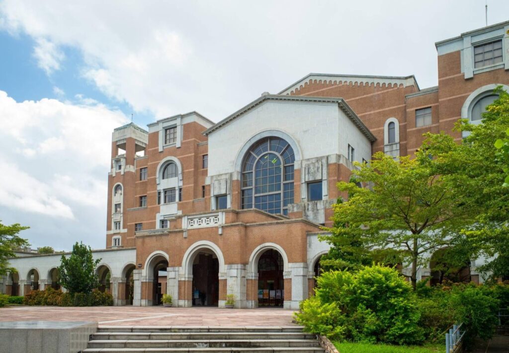 Japanische Studenten, die im Ausland studieren möchten, betrachten Optionen in Asien